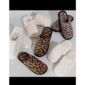 Cozy Leopard Plush Slippers | Soft Fuzzy House Shoes | Beige | Med-Lg 9-11